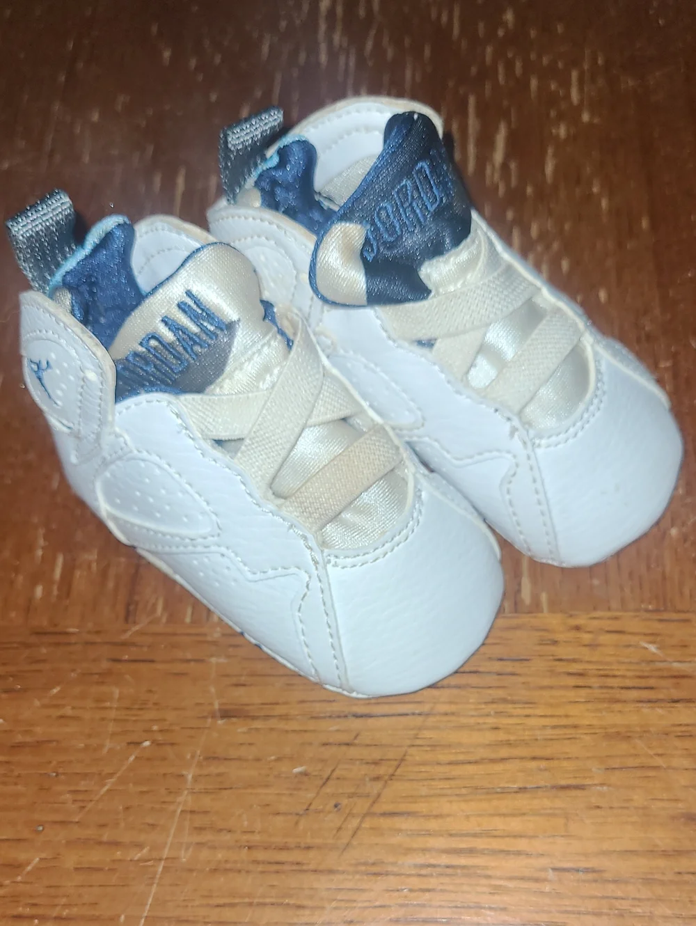 Jordan Vintage Baby White and Navy Crib Shoes Size 1